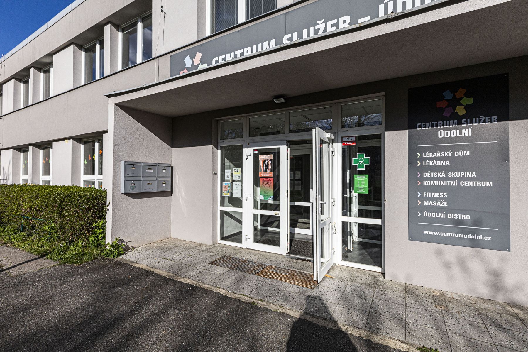 Vchod do Centra služeb Údolní